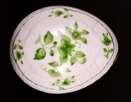 Hollóházi tojás alakú bonbonier, kézzel festett, jelzett, apró kopásokkal, m: 5 cm