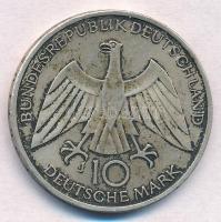 NSZK 1972J 10M Ag "Olimpia-München / Csomó" T:2,2- 
FRG 1972J 10 Mark Ag "Olymics Mu...