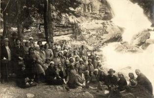 Tátra, Magas Tátra, Vysoké Tatry; kirándulók a tarpataki vízesésnél / Studená dolina vodopád / hikers near the waterfall. photo
