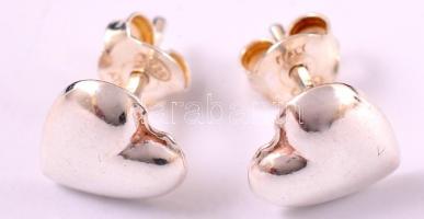 Ezüst(Ag) szív alakú fülbevalópár, jelzett, 0,6×0,6 cm, nettó: 0,7 g