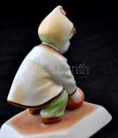 Zsolnay Jenőke, kézzel festett, jelzett, apró kopásokkal, 13 cm