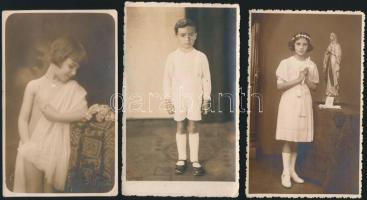 cca 1901-1944 Gyermekeket ábrázoló fotók, 5 db, 9×7 és 14×9 cm