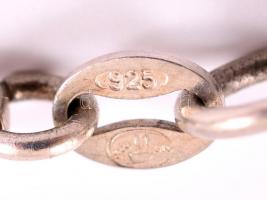 Ezüst (Ag.) nyaklánc, füstkvarc medállal, jelzett, bruttó: 16,1 g