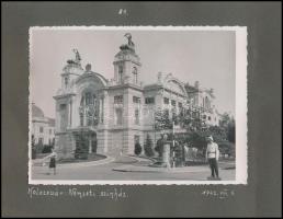 1942 Kolozsvár, Nemzeti Színház előtte posztos rendőr / Görömbölytapolca csárda 2 db jó minőségű fotó Ferdinkó Béla fotóstól feliratozva, a használt gép és film megjelölésével. Albumlapon.képméret: 13x18 cm