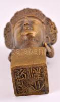 Istennő fejet ábrázoló, nagyméretű, régi kínai bronz pecsétnyomó. Jelzett / Large bronze Chinese sea...