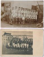 10 db RÉGI 1900-as évek eleji fotó képeslap beazonosítatlan labdarúgó csapatokkal, focisták / 10 pre...