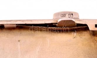 Ezüst(Ag) cigarettatárca geometrikus mintával, jelzett, 8,5×8 cm, nettó: 71,1 g