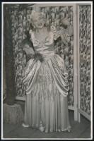 Honthy Hanna (1893-1978) színésznő, Lázár fotó, pecséttel jelzett, 17,5×11,5 cm