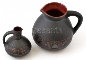 2 db mázas kerámia kiöntő, jelzett, apró hibákkal, m: 10 és 145 cm