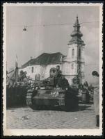 cca 1943 Jászberény katonai felvonulás német harckocsival 9x12 cm
