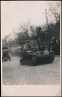 cca 1943 Jászberény katonai felvonulás német harckocsival 9x14 cm