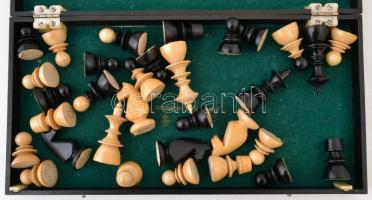 Műanyag sakktábla, fa sakkfigurákkal, 40×40 cm