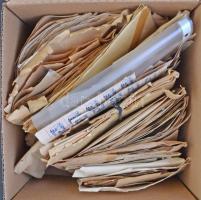 Régi okmánybélyeg készlet hagyatékból, borítékokban rendezett több ezer darabos anyag megtömött hull...