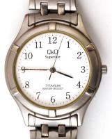 Vegyes karóra tétel, szíjak, stb., sok sérülttel