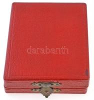 1957. "A Magyar Népköztársaság Érdemes Művésze" jelzett Ag kitüntetés, eredeti mellszalagg...