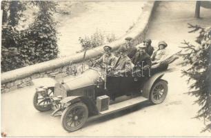 Herkulesfürdő, Baile Hercilane; kirándulás T-79-es vintage autómobilban. Salgó Sándor felvétele / trip in a T-79 vintage automobile. photo (EK)