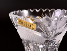 Dekoratív ólomkristály váza, csiszolt, metszett, apró kopásokkal, m: 16,5 cm