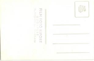 Budapest VI. Hotel Britannia és Szondy söröző, férfi díszmagyarban. Film Fotó Riport photo