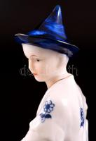 Jelzett keleti figura ládikával, matricás, apró kopás nyomokkal, m: 20 cm