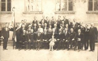 5 db RÉGI családi fotó képeslap csoportképekkel / 5 pre-1945 photo postcards with groups