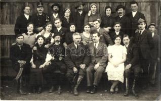 5 db RÉGI családi fotó képeslap csoportképekkel / 5 pre-1945 photo postcards with groups