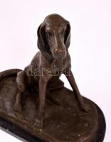 Auguste Cain (1821-1894): Vizsla. Bronz, jelzett, márvány talapzaton, m: 22,5 cm, h: 22 cm