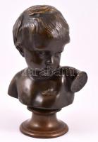 Jelzés nélkül: Kisfiú portré. Bronz, kis öntési hibával, m: 24 cm