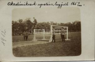 8db fotó képeslap a tízes évekből közte díjugratás, lovasok, tenisz, kutyák stb