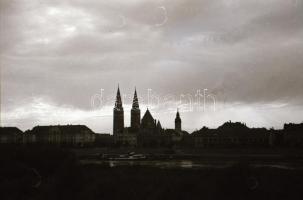 cca 1930 30 db városképes Leicával készített fotónegatív negatív tartóban