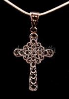 Ezüst(Ag)kígyó nyaklánc, jelzett, h: 45-50 cm + filigrán kereszt függő, jelzett, 3,8×2 cm, nettó: 8,...