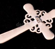 Ezüst(Ag)kígyó nyaklánc, jelzett, h: 45-50 cm + filigrán kereszt függő, jelzett, 3,8×2 cm, nettó: 8,...