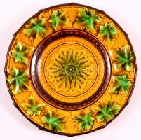 Körmöcbányai leveles tányér, mázas kerámia, jelzett, apró kopásokkal, d: 20 cm