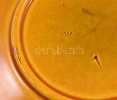 Körmöcbányai leveles tányér, mázas kerámia, jelzett, apró kopásokkal, d: 20 cm