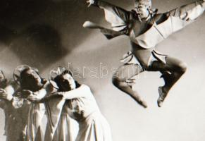 cca 1934 Műteremben készült, mozgásművészeti kompozíció, Szentpál Olga (1895-1968) tánccsoportjának tagjai, szabadon felhasználható negatív, 3,8x5 cm