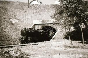 Vasúttörténeti felvételek különféle helyszíneken, különféle korokból, 6 db vintage negatív és/vagy d...