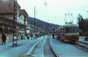 Villamosok különféle helyszíneken, különféle korokból, 5 db vintage negatív és/vagy diapozitív, 6x4,...