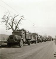 cca 1970 Teherautók tétele, 8 db vintage negatív + 3 db vintage fotó, a negatívok és papírképek közö...