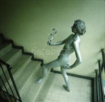 1989 Menesdorfer Lajos (1941-2005) budapesti fotóművész hagyatékából 16 db vintage negatív, a Bádoge...