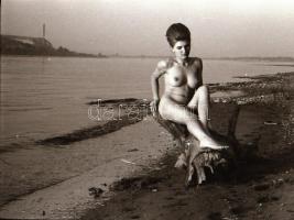 cca 1988 Mindenből egy kevés, szolidan erotikus felvételek, 13 db vintage negatív és/vagy diapozitív...