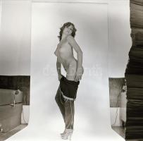 cca 1976 Szépek és mutatósak, szolidan erotikus felvételek, 12 db vintage negatív, 6x6 cm