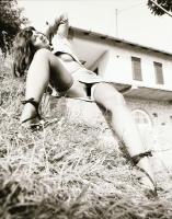 cca 1976 Szépek és mutatósak, szolidan erotikus felvételek, 12 db vintage negatív, 6x6 cm