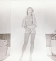 cca 1976 Szépek és mutatósak, szolidan erotikus felvételek, 12 db vintage negatív, 6x6 cm