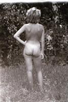 cca 1985 Szolidan erotikus felvételek vegyes tétele, 7 db vintage negatív (24x36 mm) + 6 db vintage ...