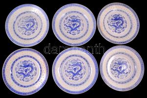6 db kékfestéses kínai porcelán tányér, jelzettek, kopásokkal, d: 22,5 cm