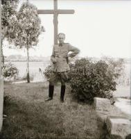 cca 1942 Thöresz Dezső (1902-1963) békéscsabai gyógyszerész és fotóművész szolgálatot teljesített eg...