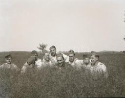 cca 1942 Thöresz Dezső (1902-1963) békéscsabai gyógyszerész és fotóművész szolgálatot teljesített eg...