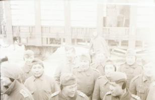 cca 1942 Thöresz Dezső (1902-1963) békéscsabai gyógyszerész és fotóművész szolgálatot teljesített eg...