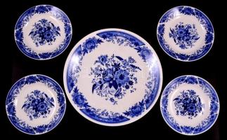 4+1 db Kahla német porcelán tányér, matricás, jelzett, apró kopásokkal, d: 17 ill. 28 cm