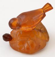 Borostyán madárka, faragott, m:4,5 cm