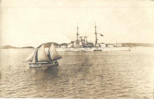 SMS Szent István az Osztrák-Magyar Haditengerészet Tegetthoff-osztályú csatahajója, matrózok vitorláson / K.u.K. Kriegsmarine / WWI Austro-Hungarian Navy Tegetthoff-class dreadnought battleship. photo